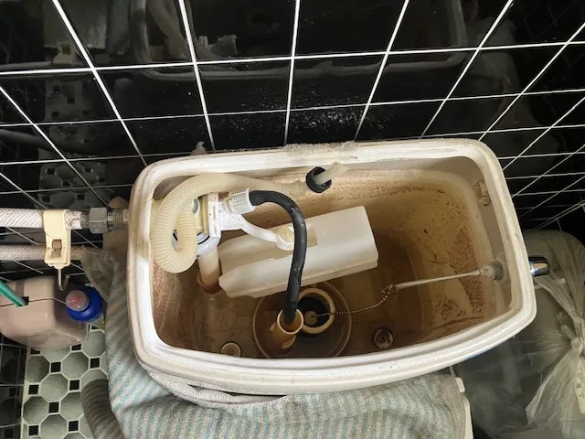 トイレタンク修理工事