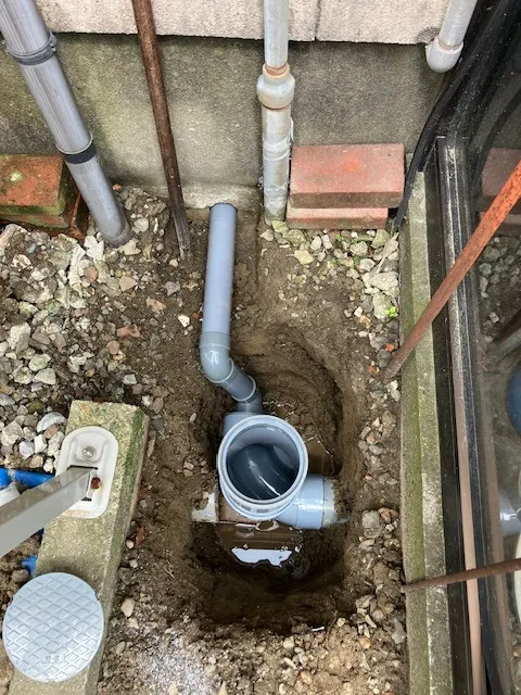 台所排水枝管及び排水桝入替工事